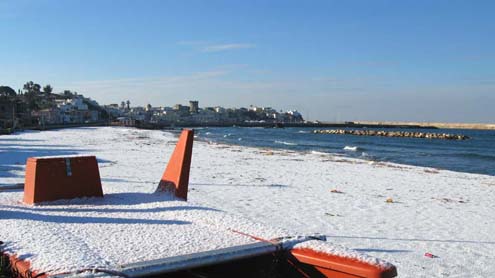 la neve sulla spiaggia di forio (la chiaia) ischia foto bercini..